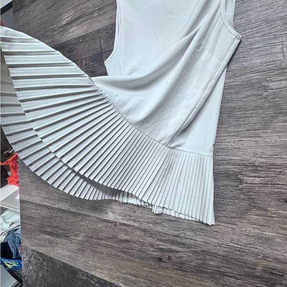SPANX White Sleeveless Tank Top with Pleated Hem and Crew Neck - Picture 4 of 6